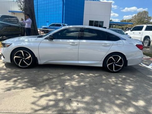 Used 2021 Honda Accord Sport image 2