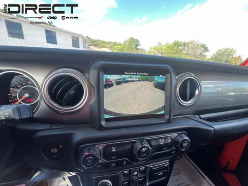 Used 2018 Jeep Wrangler Unlimited Sahara AWD/4WD image 22