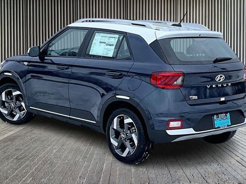 New 2026 Hyundai Venue SEL image 3