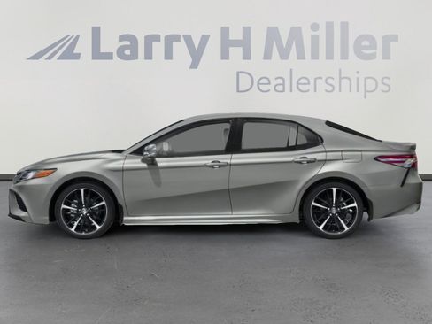Used 2019 Toyota Camry SE w/ Carpet Mat Package image 3