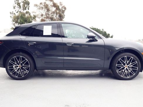 Certified 2022 Porsche Macan image 8