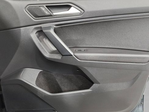 Used 2019 Volkswagen Tiguan SE w/ Panoramic Sunroof Package image 22