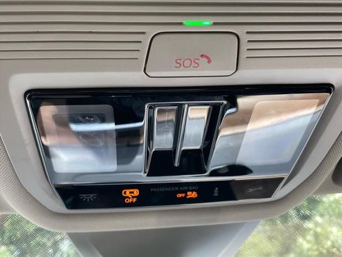Used 2026 Volkswagen Atlas SE w/ Panoramic Sunroof Package FWD image 15