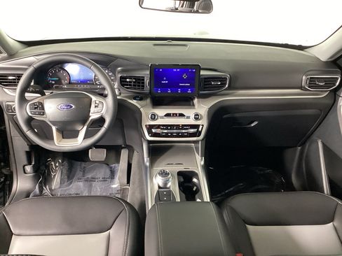 Used 2024 Ford Explorer XLT w/ Equipment Group 202A AWD/4WD image 18