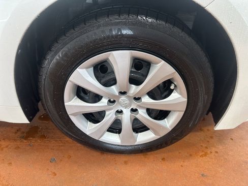 Used 2025 Toyota Corolla LE image 10