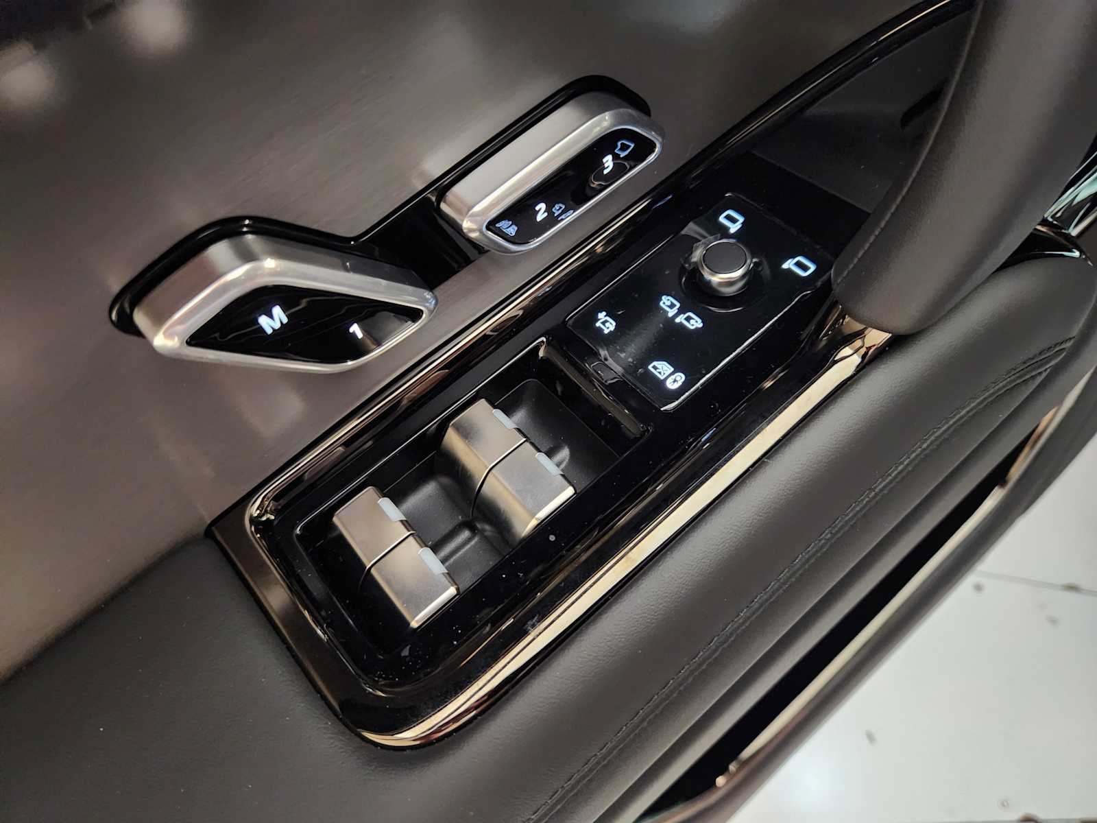 New 2027 Land Rover Range Rover Sport SE AWD/4WD image 22