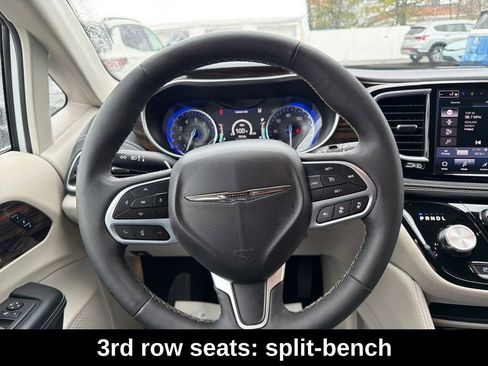 Used 2024 Chrysler Pacifica Limited FWD image 18