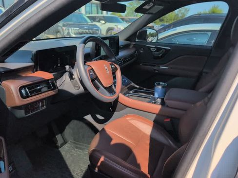 Used 2025 Lincoln Aviator Reserve w/ Jet Appearance Package AWD/4WD image 10