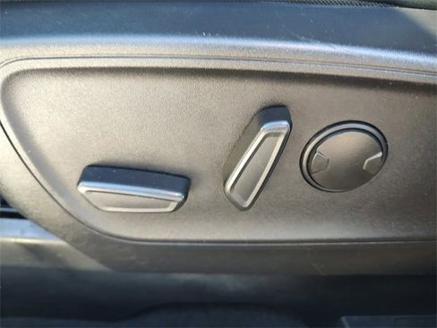 Used 2022 Ford Escape Titanium image 32