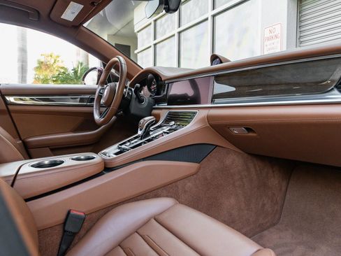 Used 2023 Porsche Panamera 4 image 2