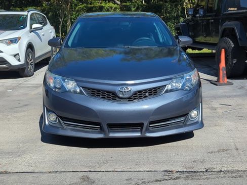 Used 2012 Toyota Camry SE image 2
