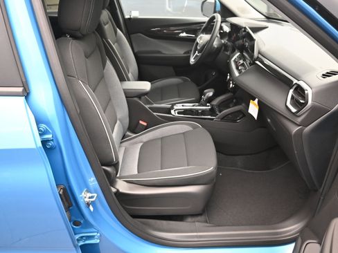 Used 2025 Chevrolet TrailBlazer LT w/ Convenience Package image 29