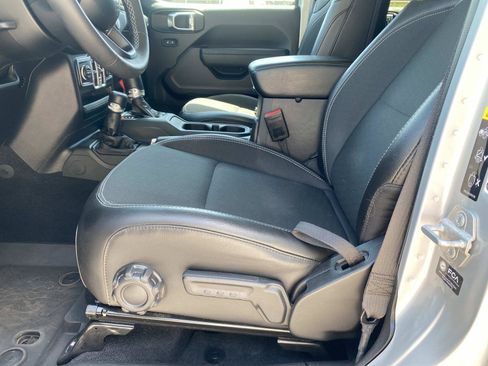 Used 2023 Jeep Gladiator Overland AWD/4WD image 22
