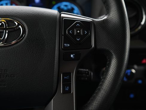 Used 2020 Toyota Tacoma TRD Sport AWD/4WD image 25