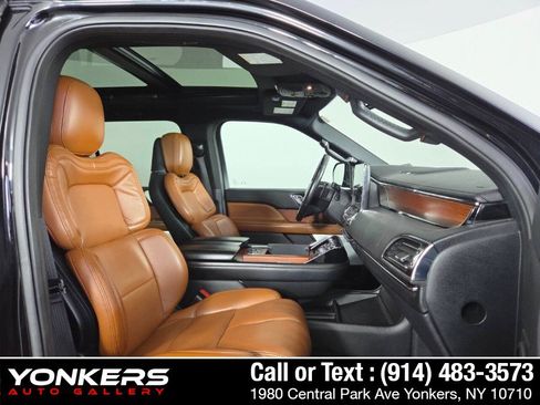 Used 2020 Lincoln Navigator Reserve AWD/4WD image 25
