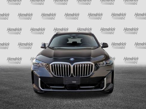 Used 2024 BMW X5 xDrive50e image 2