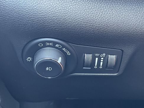 Used 2024 Jeep Compass Latitude image 23