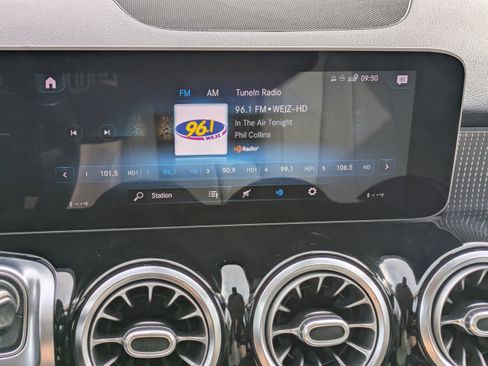 Used 2021 Mercedes-Benz GLB 250 image 21