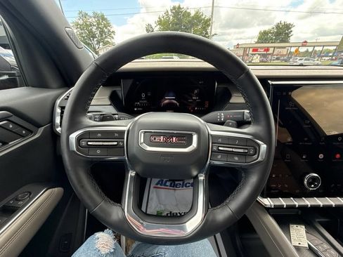 Used 2026 GMC Acadia Elevation w/ Elevation Premium Package FWD image 25