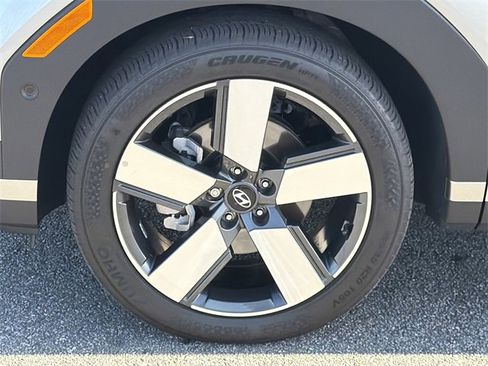 Used 2024 Hyundai Santa Fe Limited image 11