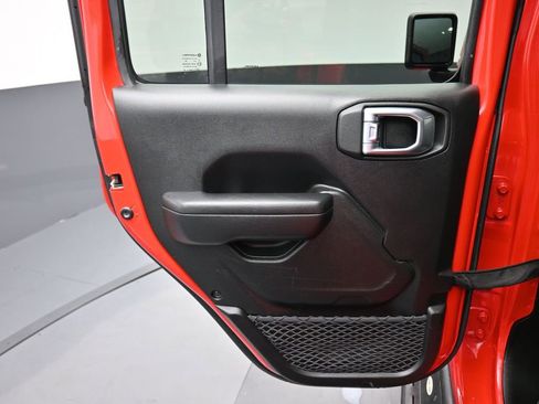 Used 2023 Jeep Gladiator Sport image 27