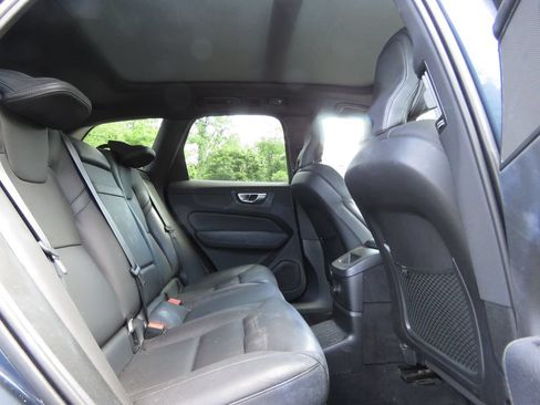Used 2020 Volvo XC60 T8 Momentum AWD/4WD image 16