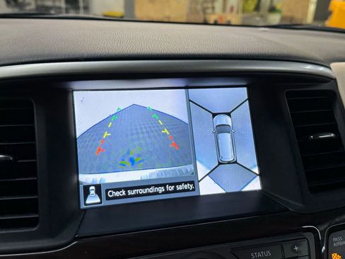 Used 2016 Nissan Pathfinder Platinum image 16