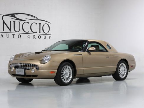 Used 2005 Ford Thunderbird image 24