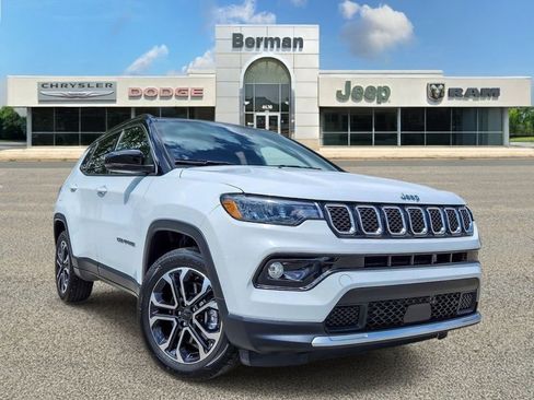 Used 2024 Jeep Compass Limited AWD/4WD image 2