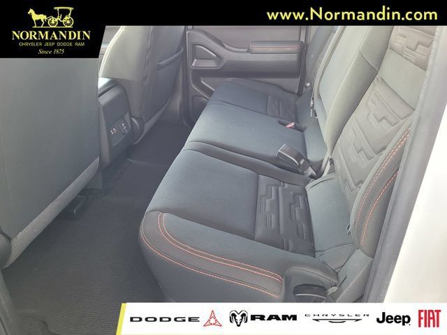 Used 2024 Nissan Frontier PRO-4X w/ Pro Convenience Package AWD/4WD image 18