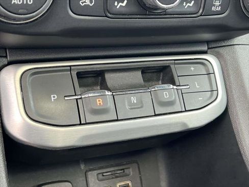 Used 2022 GMC Acadia SLT image 32