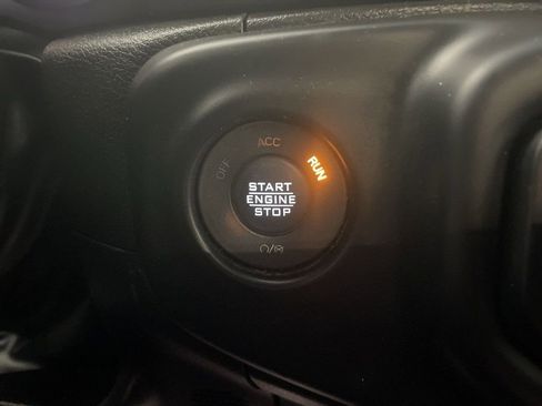 Used 2023 Jeep Gladiator Sport image 10