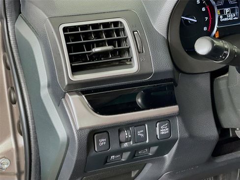 Used 2017 Subaru Forester 2.5i Touring AWD/4WD image 13