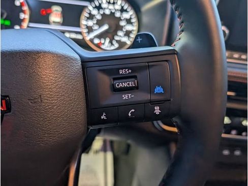 Certified 2025 Nissan Rogue SV image 18