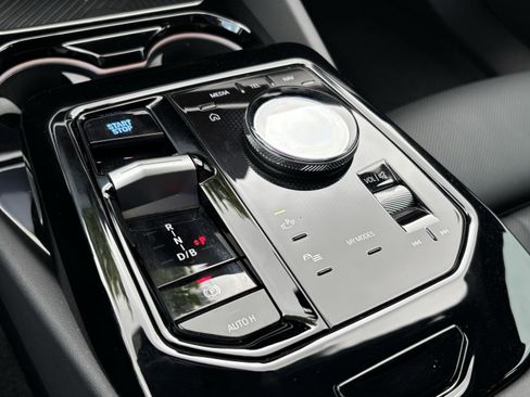 Certified 2024 BMW i5 eDrive40i w/ Convenience Package RWD image 26