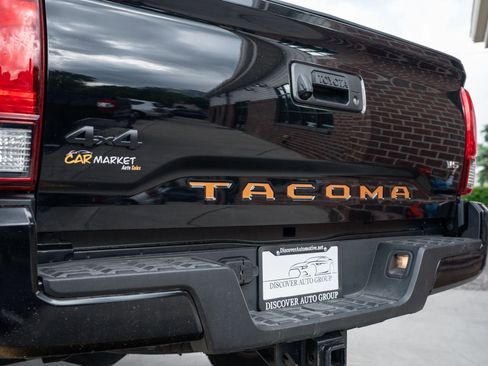 Used 2022 Toyota Tacoma SR5 AWD/4WD image 7