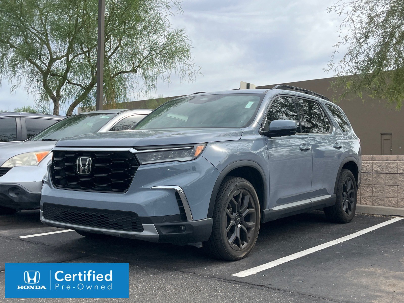 Used 2025 Honda Pilot Touring image 1
