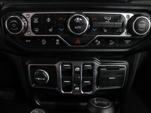 Used 2020 Jeep Wrangler Unlimited Sahara image 6