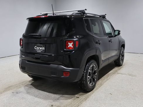 Used 2023 Jeep Renegade Latitude image 2
