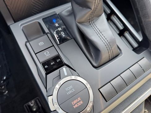 Used 2025 Toyota Tacoma TRD Sport image 4