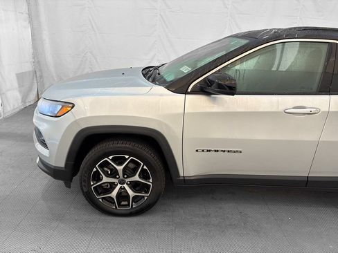 Used 2025 Jeep Compass Limited AWD/4WD image 3