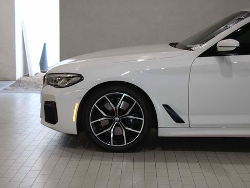 Certified 2022 BMW 530i w/ M Sport Package image 4