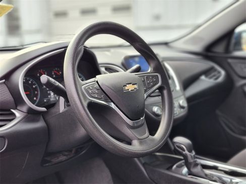 Used 2022 Chevrolet Malibu LT image 17