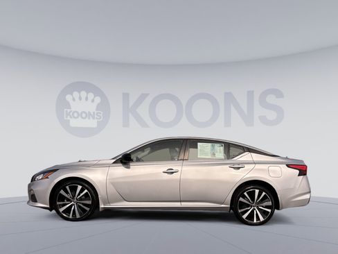 Used 2021 Nissan Altima 2.5 SR image 2