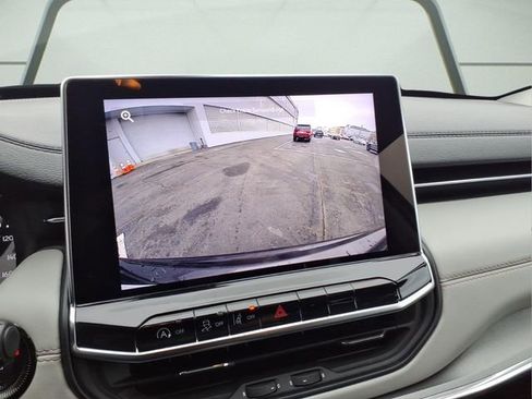 Used 2022 Jeep Compass Limited image 17