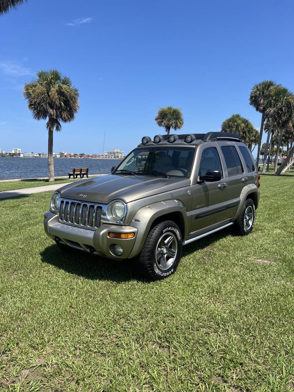 Used 2004 Jeep Liberty Renegade w/ Trailer Tow Group AWD/4WD image 1