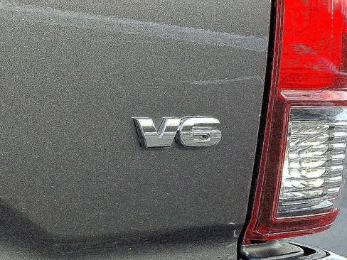 Used 2019 Toyota Tacoma TRD Sport image 31