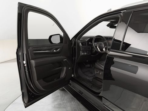 Used 2023 GMC Yukon XL Denali w/ Denali Reserve Package image 11