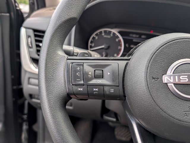 Used 2023 Nissan Rogue SV AWD/4WD image 16