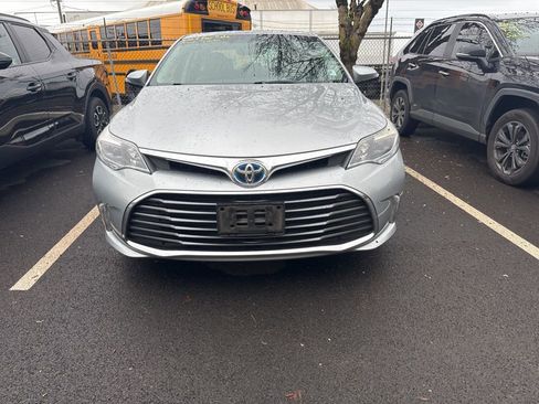 Used 2016 Toyota Avalon XLE Premium image 2